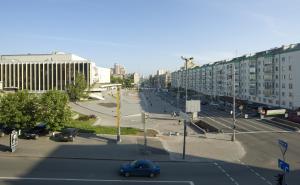 a view of a city street with cars and buildings at Квартира по улице Большая Васильковская, 114 in Kyiv