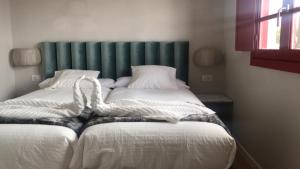 Säng eller sängar i ett rum på La Hoya del Cura