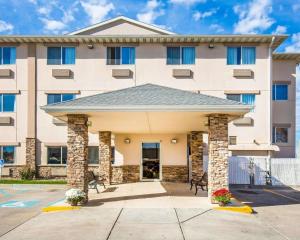 a large apartment building with a porch at Comfort Inn Great Falls South in Great Falls