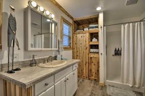 Ένα μπάνιο στο Floating Home on Columbia River with Provided Kayaks +20 φωτογραφίες