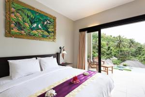Una cama o camas en una habitación de Kebun Villas & Resort 37 fotos más