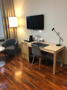 Sjónvarps- og/eða afþreyingartæki á Grand Hotel Falkenberg