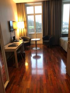 Sjónvarps- og/eða afþreyingartæki á Grand Hotel Falkenberg