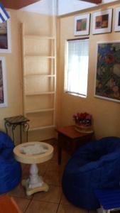 Ruang duduk di Greek Cottage Playas de Tijuana +28 gambar