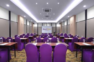 Zona de negocis o sala de conferències de Quest Prime Cikarang by ASTON