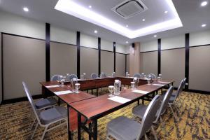 Zona de negocis o sala de conferències de Quest Prime Cikarang by ASTON