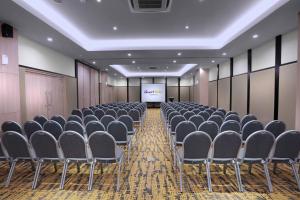 Zona de negocis o sala de conferències de Quest Prime Cikarang by ASTON