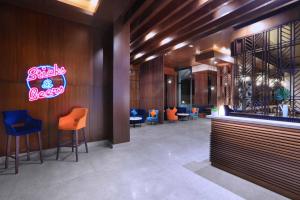 Zona d'estar a Quest Prime Cikarang by ASTON