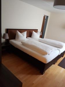 Postel nebo postele na pokoji v ubytování Posthotel Kolberbräu