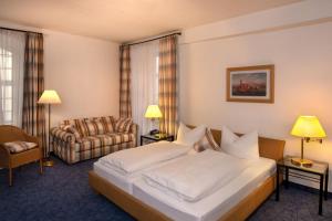 Postel nebo postele na pokoji v ubytování Posthotel Kolberbräu