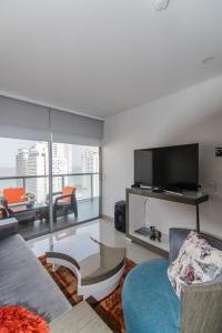 a living room with a couch and a tv at Apartamento Special For You in Cartagena de Indias