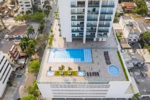 an overhead view of a building with a swimming pool at Apartamento Special For You in Cartagena de Indias