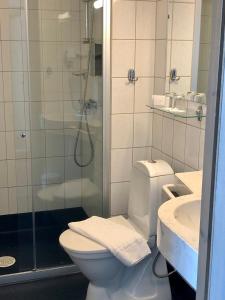 Baðherbergi á Grand Hotel Falkenberg
