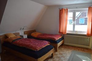 Кровать или кровати в номере Ferienwohnung Knaack
