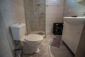 Ένα μπάνιο στο Rock Garden Villa +37 φωτογραφίες