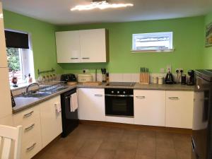 A kitchen or kitchenette at Eilean Donan View