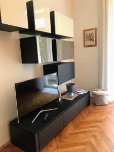 Televízia a/alebo spoločenská miestnosť v ubytovaní villa Mays