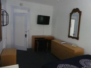 TV a/nebo společenská místnost v ubytování Hotel del Flores