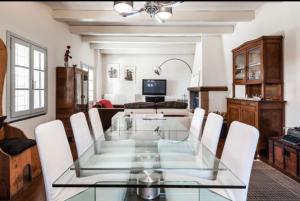 A television and/or entertainment centre at Casa Costanza