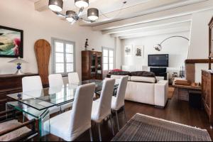 A television and/or entertainment centre at Casa Costanza