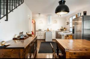 A kitchen or kitchenette at Casa Costanza