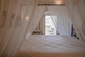 Una cama o camas en una habitación de L'Artiere Dimore nei Sassi