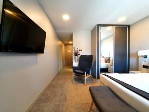 Apartahotel 5dos5, Oviedo – Updated 2022 Prices