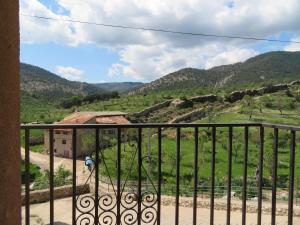 - Balcón con vistas al valle en Antigua Casa Pepo y Casa Marieta, en Herbés