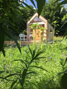 A garden outside refugium am see