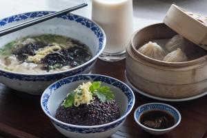 酒店内部或周边提供的食物