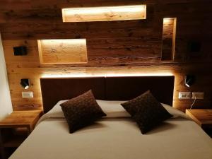 Rúm í herbergi á Albergo Silvana