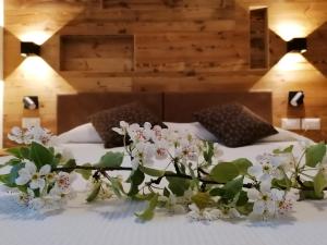 Rúm í herbergi á Albergo Silvana