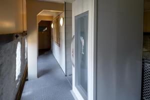 Postel nebo postele na pokoji v ubytování Hotel Almenum - het sfeervolle stadslogement -