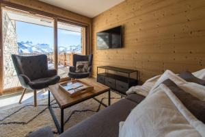 A seating area at ODYSSEE DRJ04 - Appartement avec grande terrasse sur les pistes