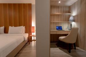 Giường trong phòng chung tại The Residence Rajtaevee Hotel