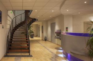 Predvorje ili recepcija u objektu Hotel Kyriad Saint Malo Centre Plage