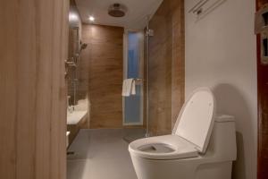 Phòng tắm tại The Residence Rajtaevee Hotel +37 ảnh