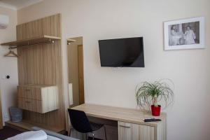 TV a/nebo společenská místnost v ubytování Mini Hotel Akord