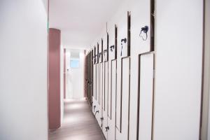 a hallway with a row of lockers in a room at Crowne Plaza Frankfurt Congress Hotel, an IHG Hotel in Frankfurt/Main