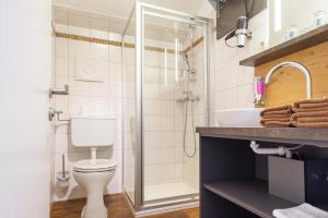 Kamar mandi di Gasthof Jagersberger