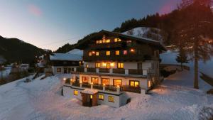 Zdjęcie z galerii obiektu Gästehaus Standardhaus w Saalbach Hinterglemm