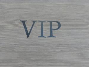 a close up of the letters vr on a wooden surface at Dasluki in Köngen