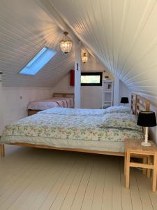 Säng eller sängar i ett rum på Vakantiehuis Haspengouw - Pastorij Mettekoven