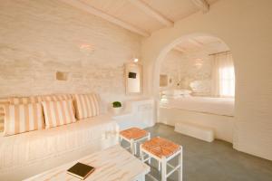 Postel nebo postele na pokoji v ubytování Yialos Ios Hotel + 37 fotografií