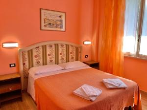 Postel nebo postele na pokoji v ubytování Albergo Cinzia
