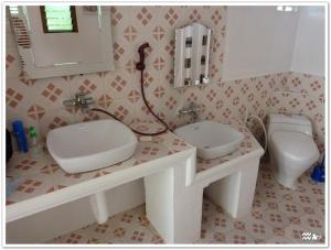 Ванная комната в AABANA Beach & Watersport Resort