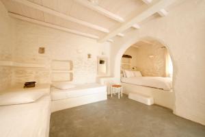 A bathroom at Yialos Ios Hotel