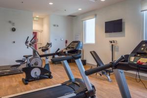 Fitness center at/o fitness facilities sa Holiday Inn Express Tegucigalpa, an IHG Hotel