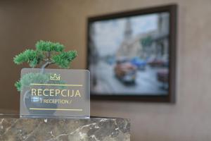 Certifikat, nagrada, znak ali drug dokument, ki je prikazan v nastanitvi Royal Residence