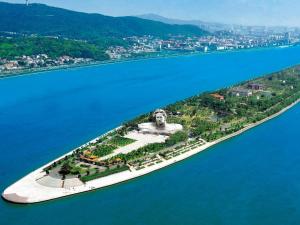 an island with a statue in the middle of the water at 7Days Inn Changsha Yinpenling ridge AUX Plaza in Changsha